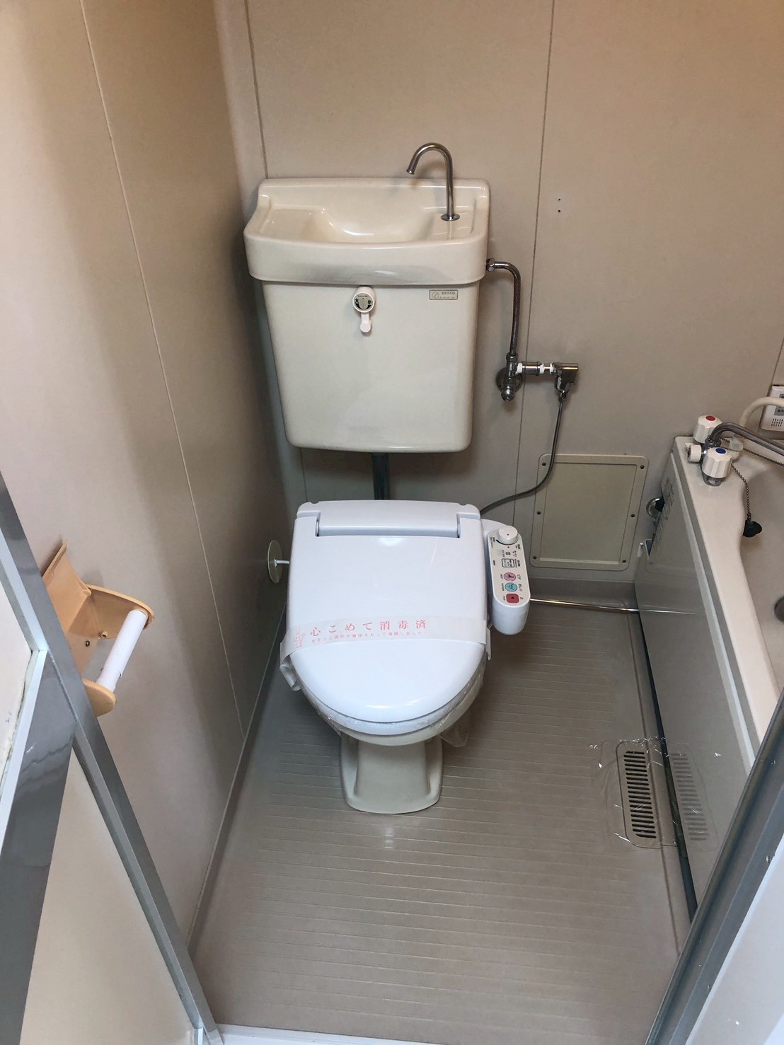 トイレ　温水洗浄便座で快適