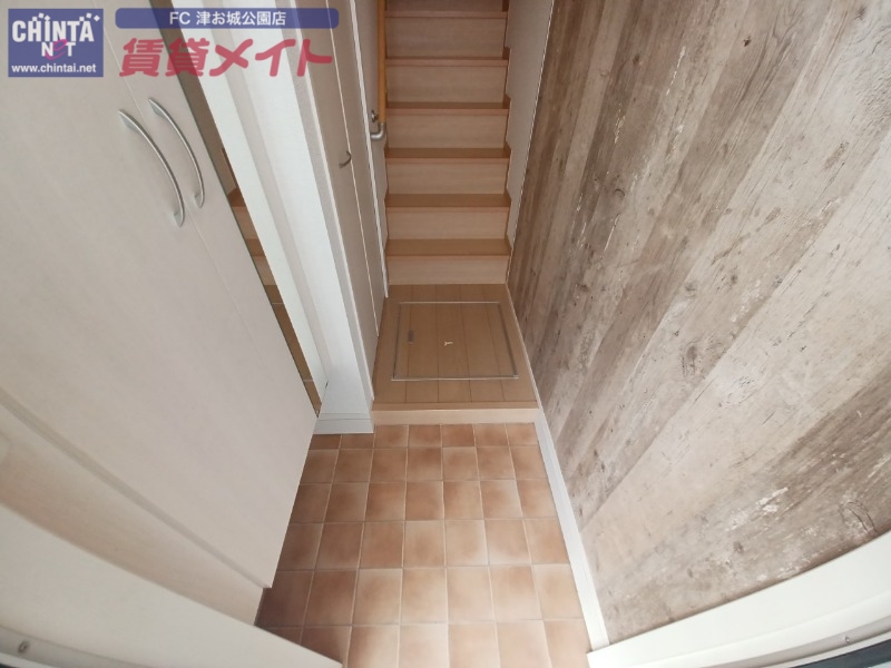 玄関　別部屋反転画像参考
