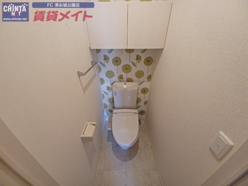 トイレ　別部屋反転画像参考