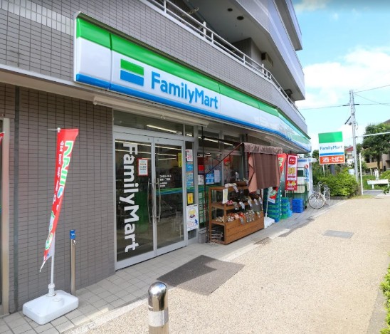 コンビニ　ファミリーマート弦巻一丁目店（コンビニ）まで456m