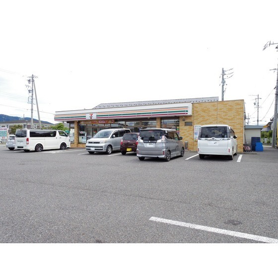 コンビニ　セブンイレブン塩尻広丘野村店（コンビニ）まで810m