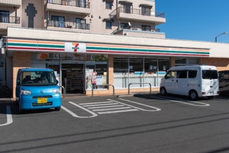 コンビニ　セブンイレブン 町田中町2丁目店（コンビニ）まで117m