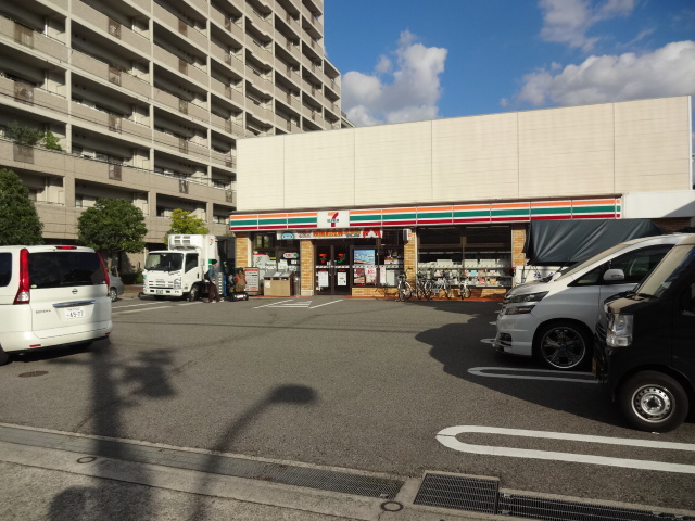 コンビニ　セブンイレブン（コンビニ）まで471m