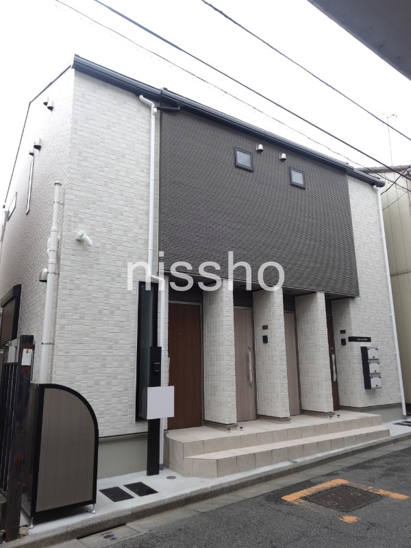 建物外観　白とグレーのおしゃれな外観♪
