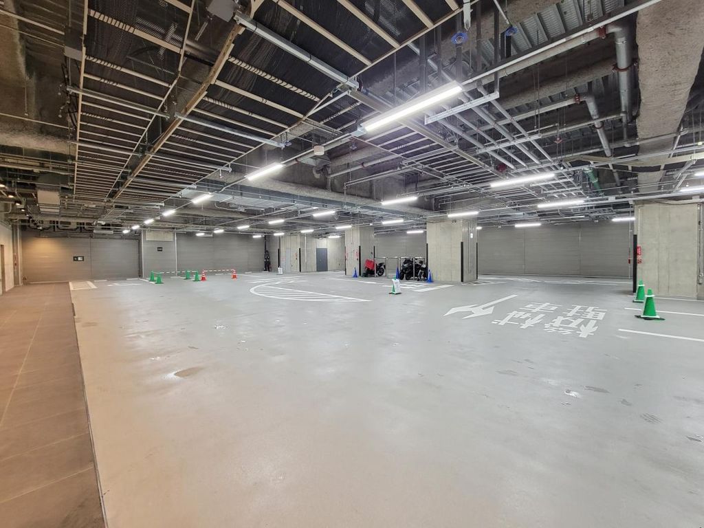 駐車場　地下１F駐車場ホール