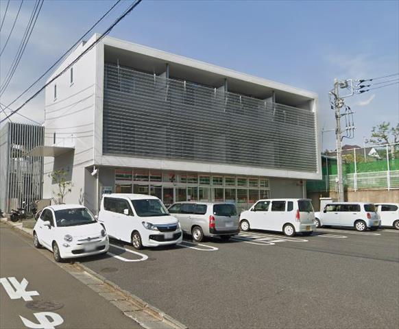 コンビニ　セブンイレブン（コンビニ）まで779m