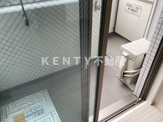 バルコニー　暖かな日差しのふりそそぐバルコニー