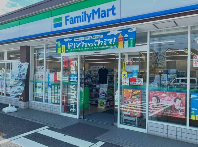 コンビニ　ファミリーマート西水元五丁目店（コンビニ）まで742m