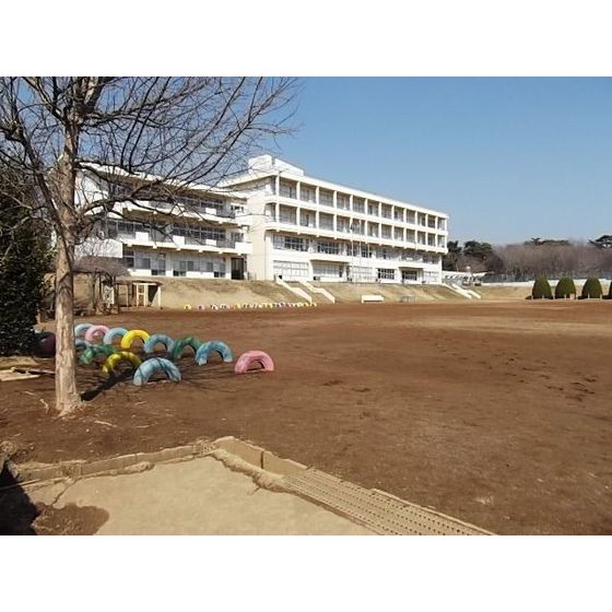 小学校　牛久市立神谷小学校（小学校）まで2500m