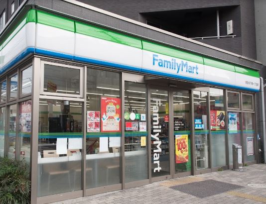 コンビニ　ファミリーマート世田谷下馬一丁目店（コンビニ）まで334m