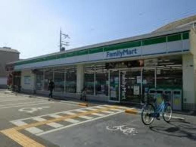 コンビニ　ファミリーマート 淀川加島店（コンビニ）まで301m