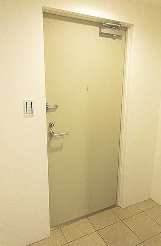 玄関　弊社は都内全域の物件がご紹介可能です！
