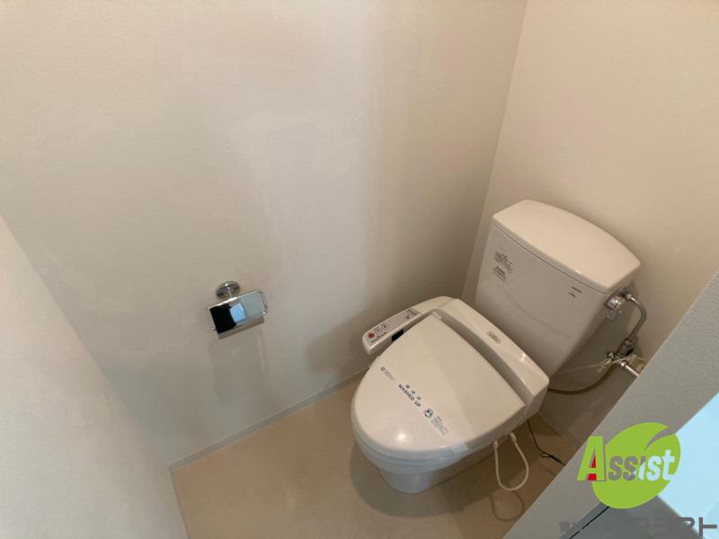 トイレ　ウォシュレット機能がついたトイレです。安心して使用できます。