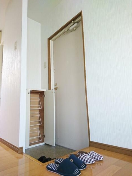 玄関　玄関にはシューズBOXあり☆