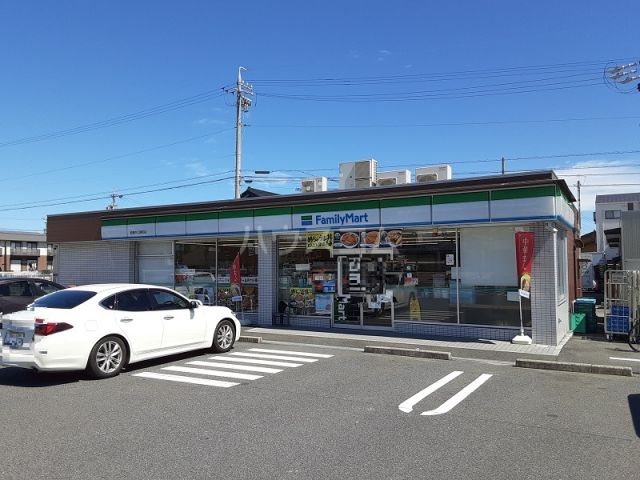 コンビニ　ファミリーマート鈴鹿中江島町店（コンビニ）まで605m