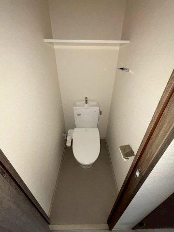 トイレ　同物件別部屋写真