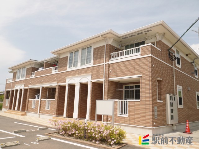 建物外観　2階建ての物件