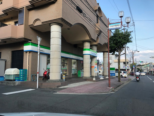 コンビニ　ファミリーマート（コンビニ）まで2158m