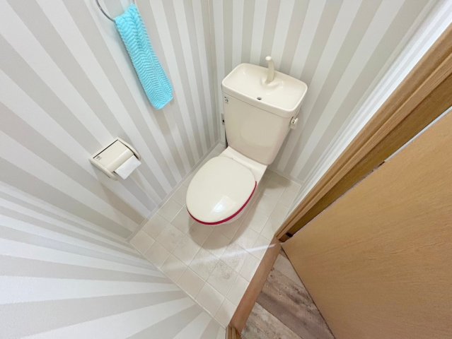 トイレ　清潔感のあるトイレは、誰もがリラックスできる空間です。