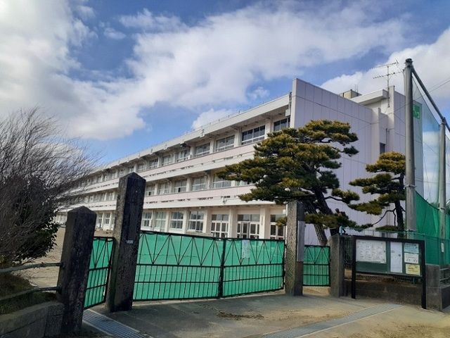 小学校　石巻市立渡波小学校（小学校）まで750m