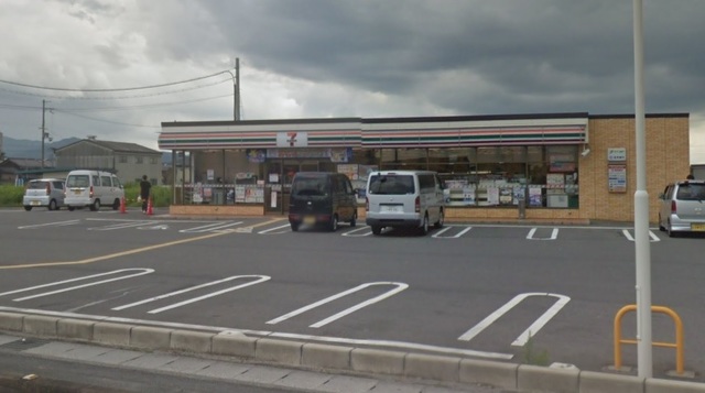 コンビニ　セブンイレブン栗東出庭店（コンビニ）まで350m