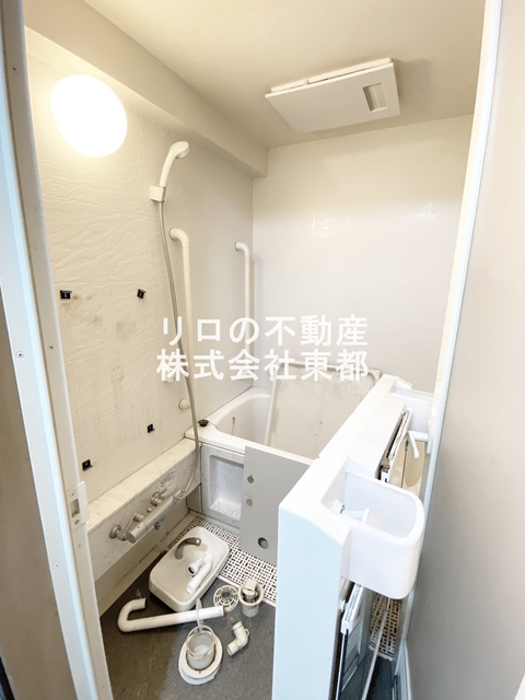 バス・シャワールーム　※補修中のお写真です