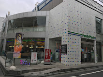 コンビニ　ファミリーマート 代官山駅前店（コンビニ）まで211m