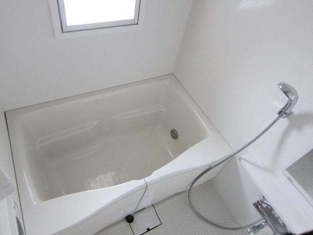 バス・シャワールーム　★窓が付いているので換気できます★
