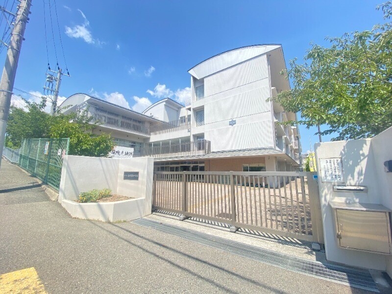 中学校　神戸市立垂水東中学校（中学校）まで1209m