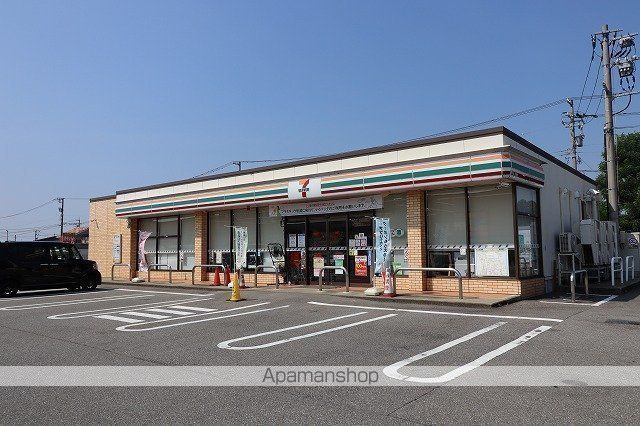 コンビニ　セブンイレブン（コンビニ）まで873m