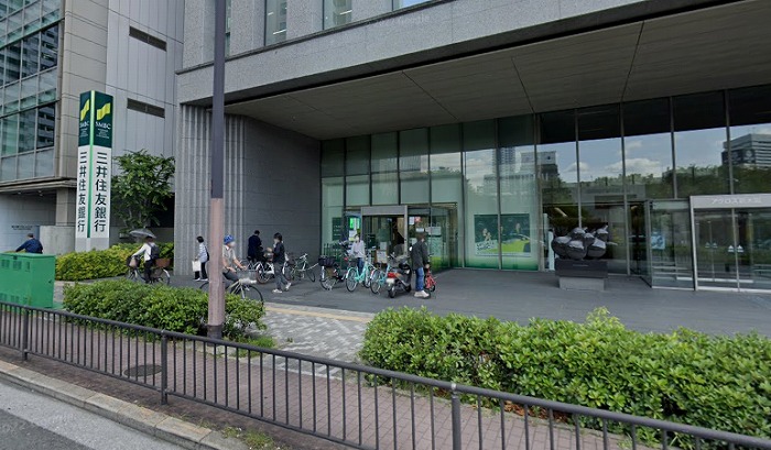 銀行　三井住友支店新大阪支店（銀行）まで424m