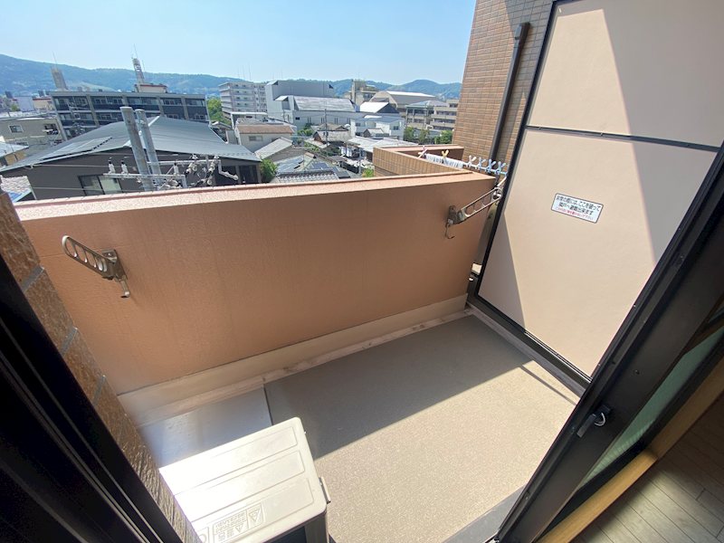 バルコニー　入居前に撮影した写真です。退去後改装する為、変更になる場合が