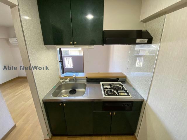 キッチン　※同物件別部屋の写真となります。
