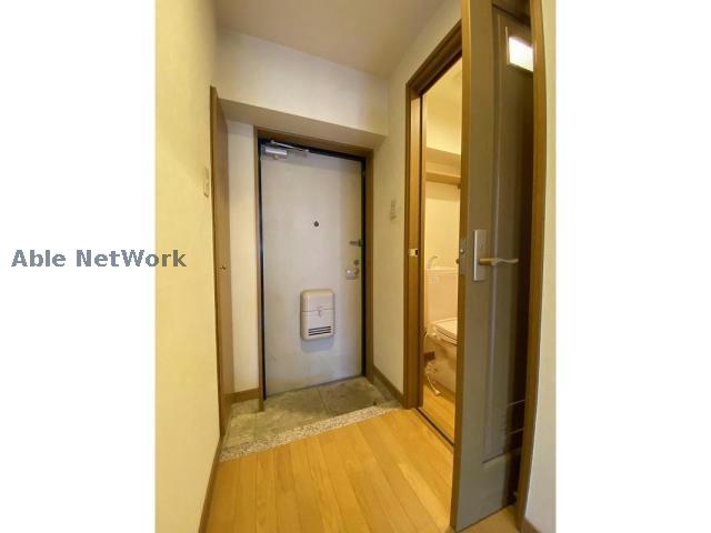 玄関　※同物件別部屋の写真となります。