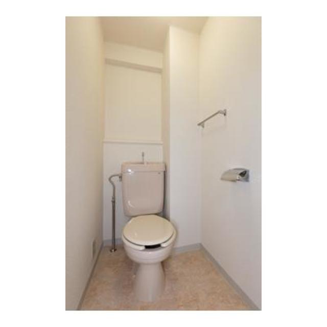 トイレ　※写真は同タイプ住戸です。
