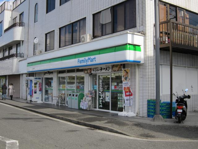 コンビニ　ファミリーマート金沢柳町店（コンビニ）まで181m