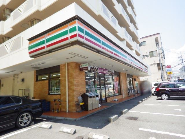 コンビニ　セブンイレブン（コンビニ）まで120m