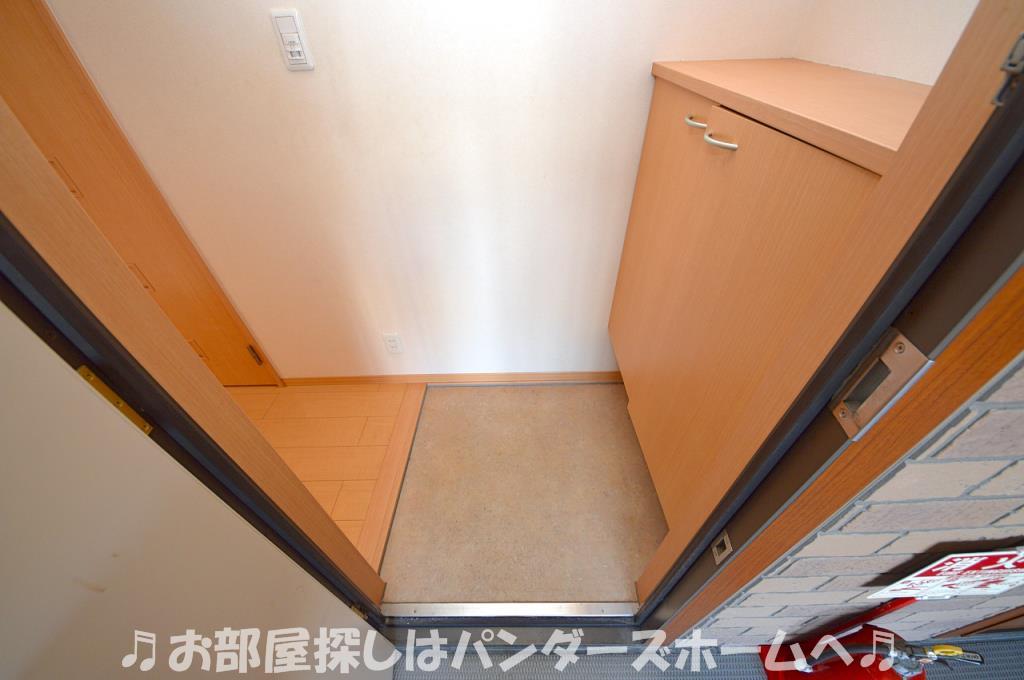 ルミエール東中振B棟の玄関写真