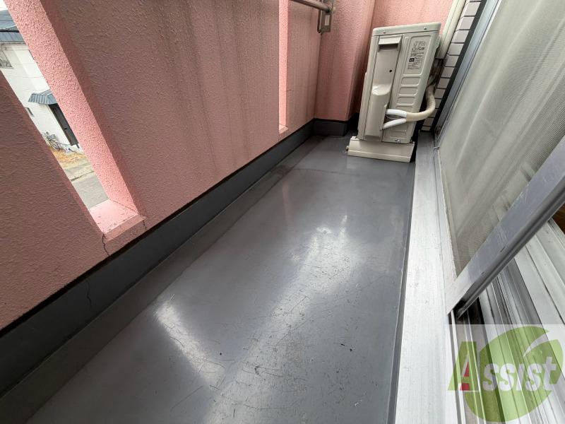 バルコニー　バルコニーは幅があり、広い印象を受けました。