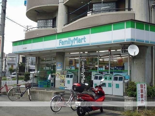 コンビニ　ファミリーマート様（コンビニ）まで400m