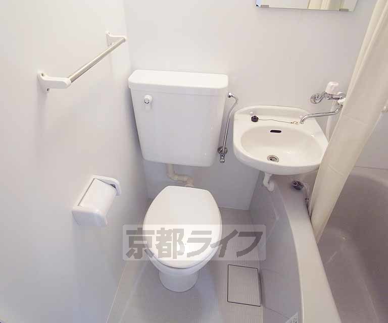 トイレ　清潔感あるトイレです