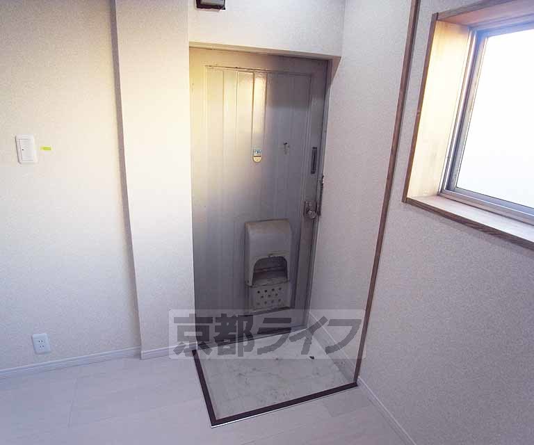 その他設備　明るい玄関です