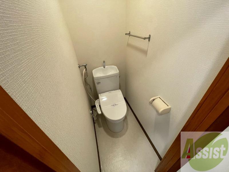 トイレ　こちらはトイレです。清潔感があり、安心して使用できます。
