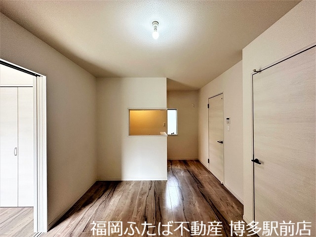 Starry諸岡の居間写真
