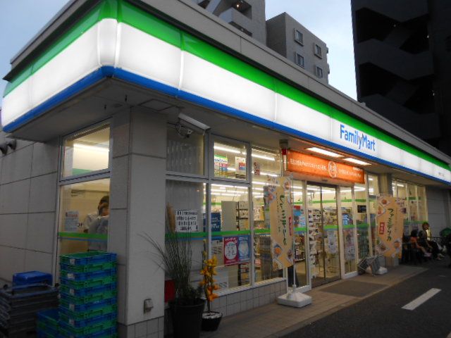 コンビニ　ファミリーマート千葉本町二丁目店（コンビニ）まで226m