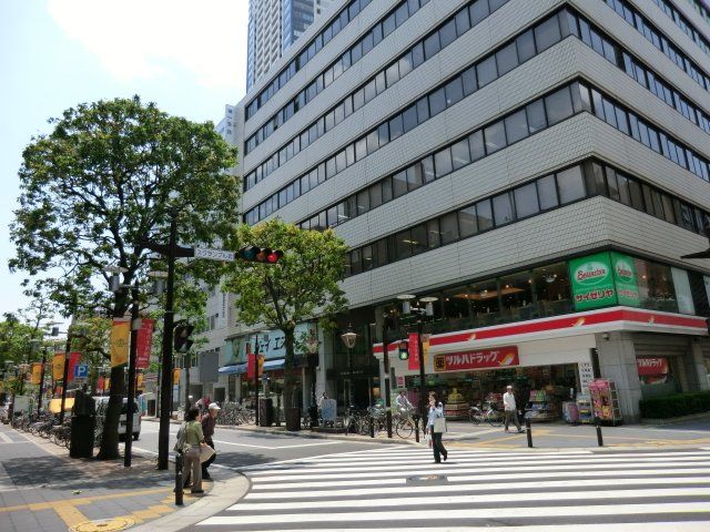 ドラックストア　ツルハドラッグ千葉中央3丁目店（ドラッグストア）まで469m