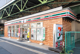コンビニ　セブンイレブン 京急ST大森海岸店（コンビニ）まで213m
