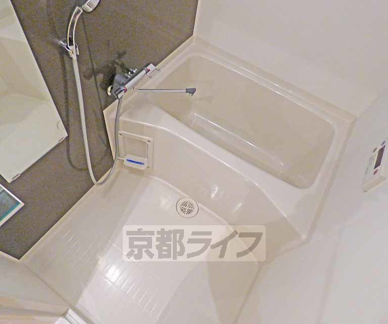 バス・シャワールーム　広々とした浴室です。