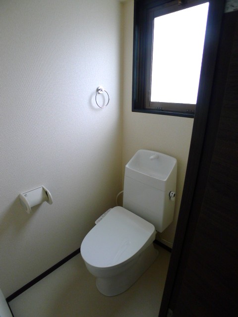 地下鉄名城線 上前津駅 徒歩5分 4階建 築37年のトイレ写真