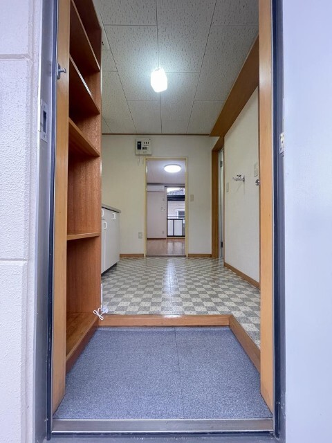 玄関　同物件別室の写真です